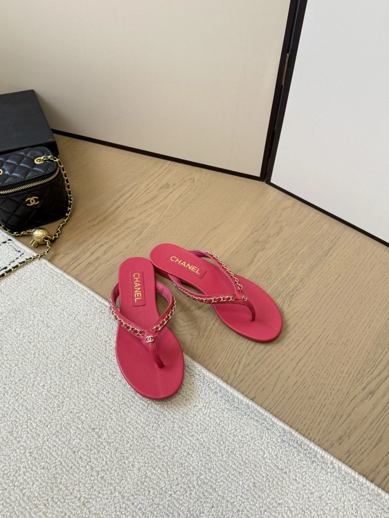 Fashionable Chxnxl Slippers 117078