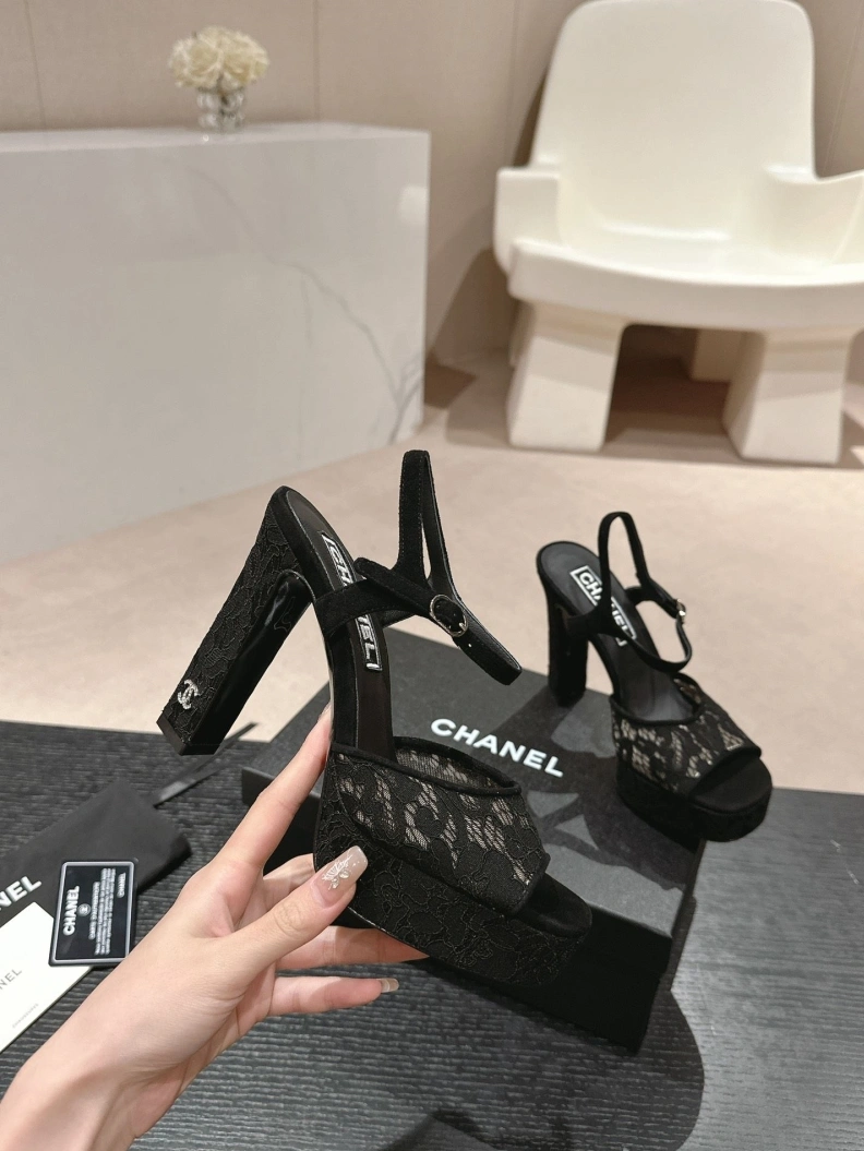 NewStyle Chxnxl Sandals 117435