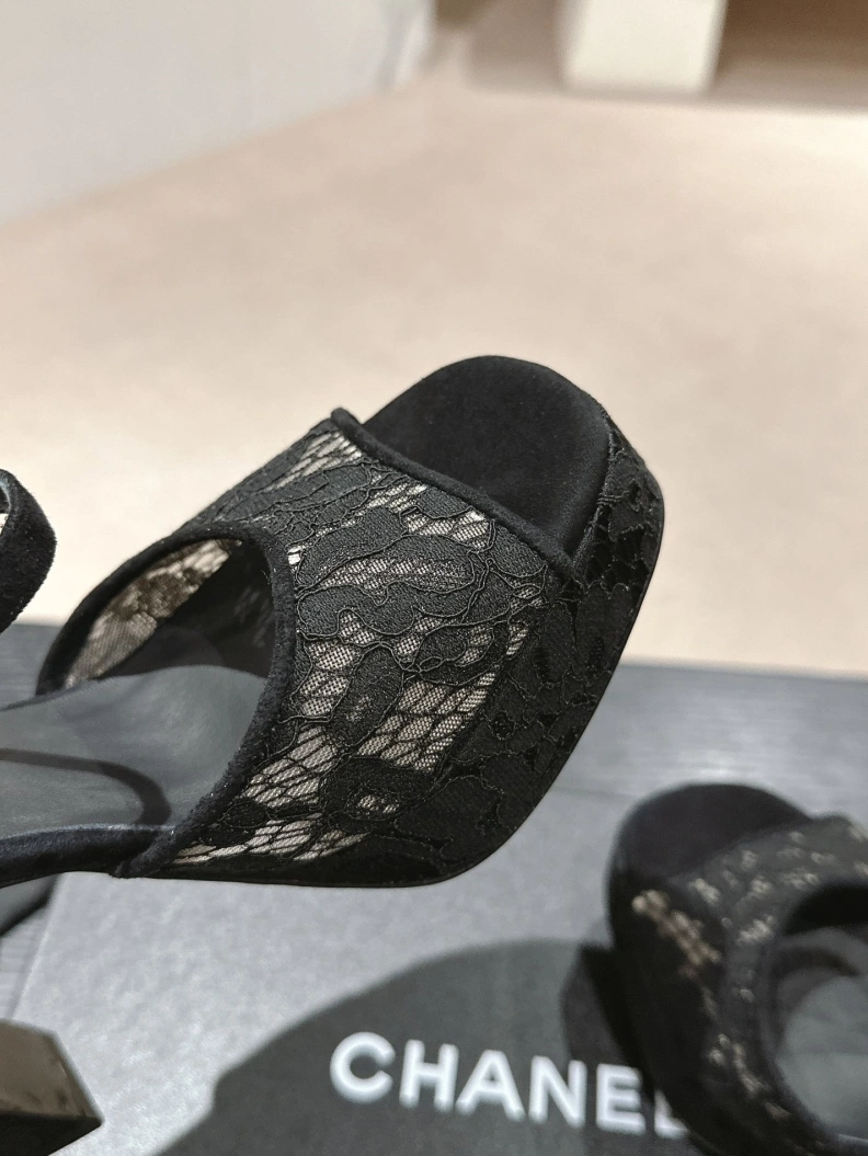 NewStyle Chxnxl Sandals 117435