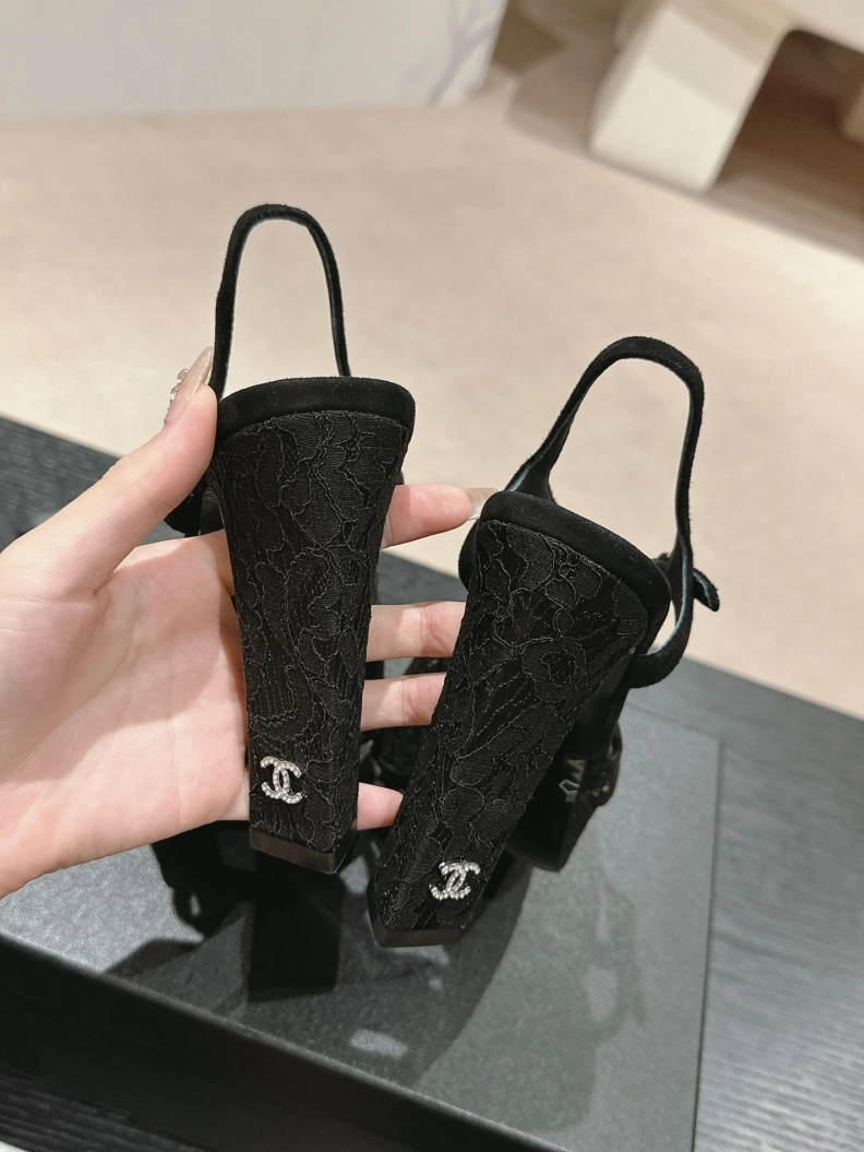 NewStyle Chxnxl Sandals 117435