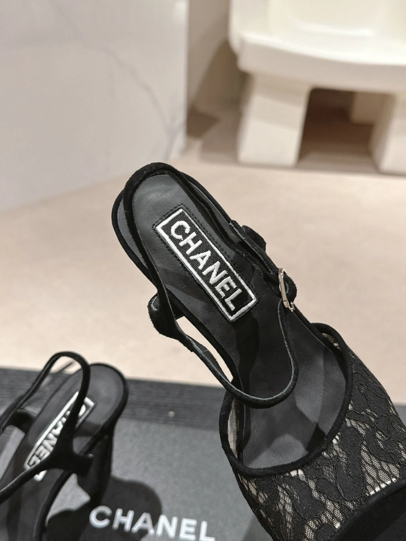 NewStyle Chxnxl Sandals 117435
