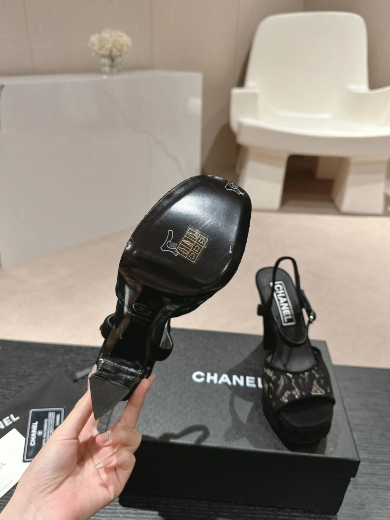 NewStyle Chxnxl Sandals 117435