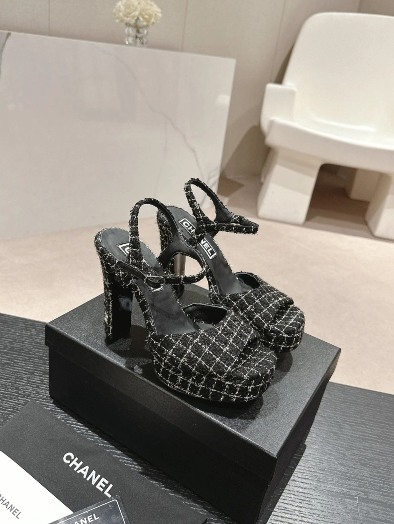 Trendsetting Chxnxl Sandals 117428