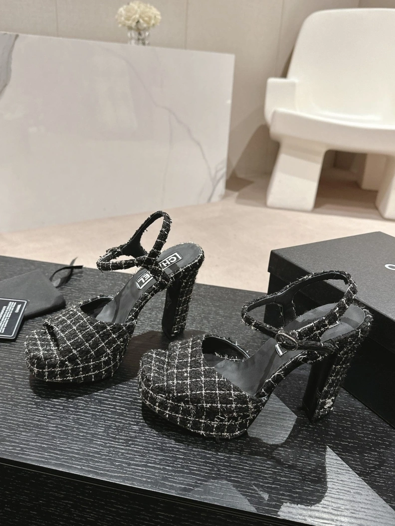 Trendsetting Chxnxl Sandals 117428