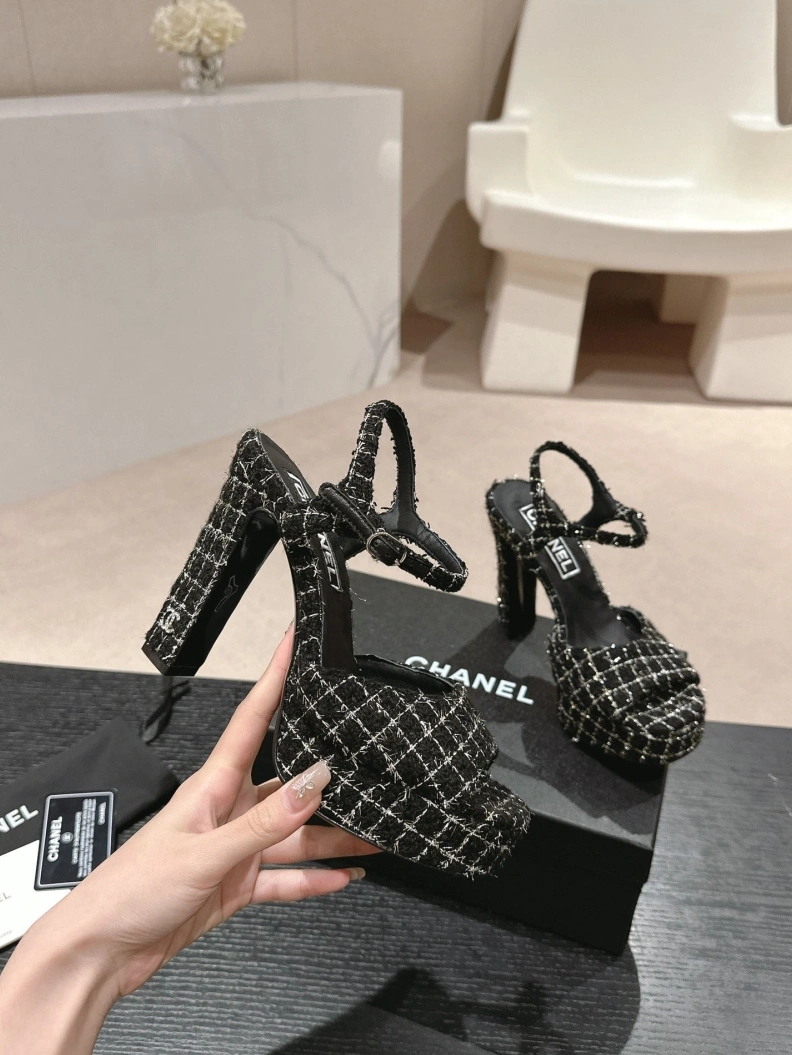 Trendsetting Chxnxl Sandals 117428