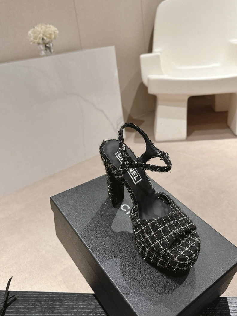 Trendsetting Chxnxl Sandals 117428