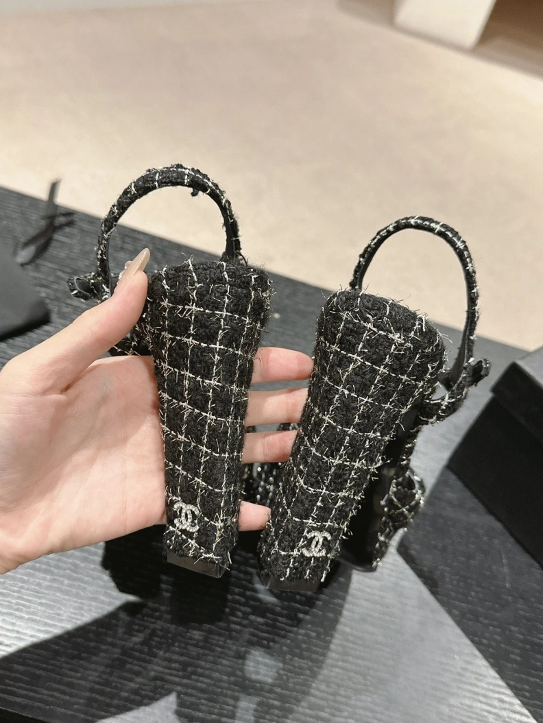 Trendsetting Chxnxl Sandals 117428
