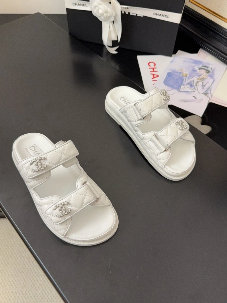 Bright Chxnxl Sandals 117430