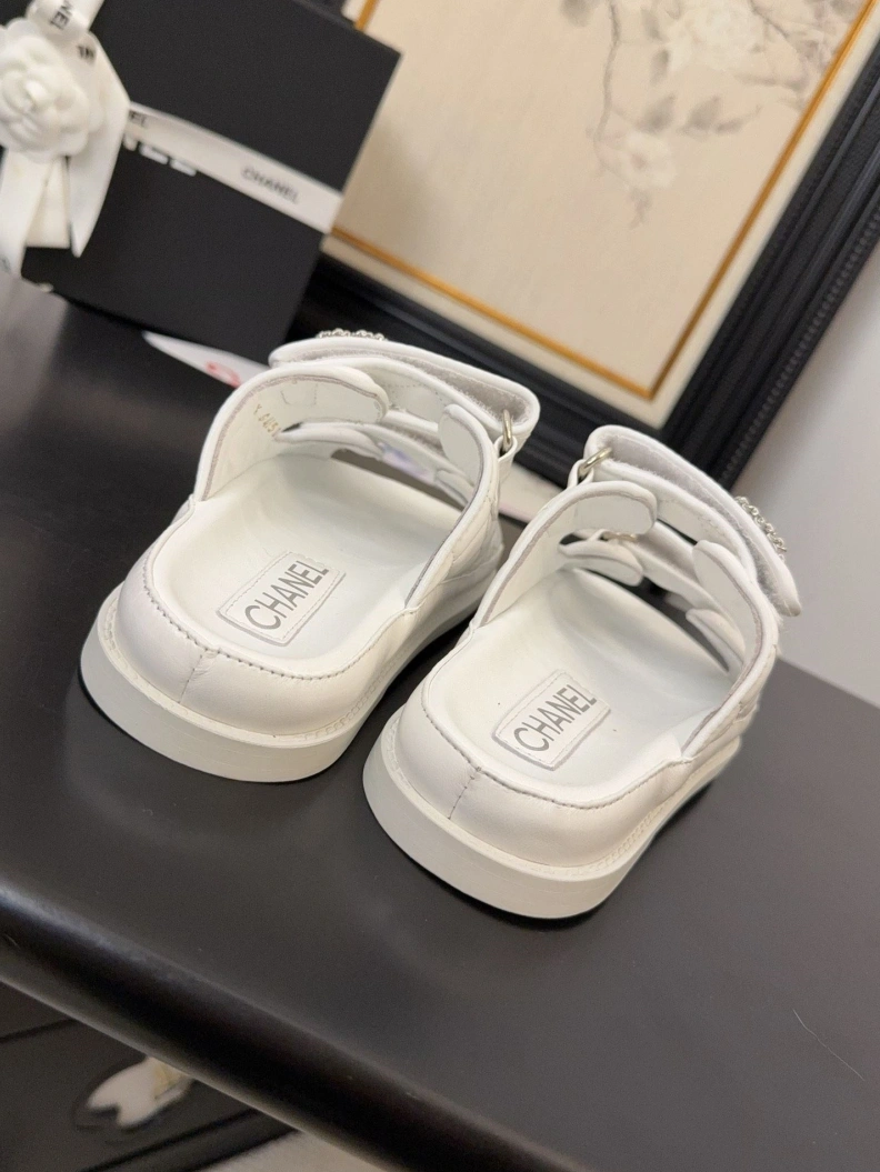 Bright Chxnxl Sandals 117430