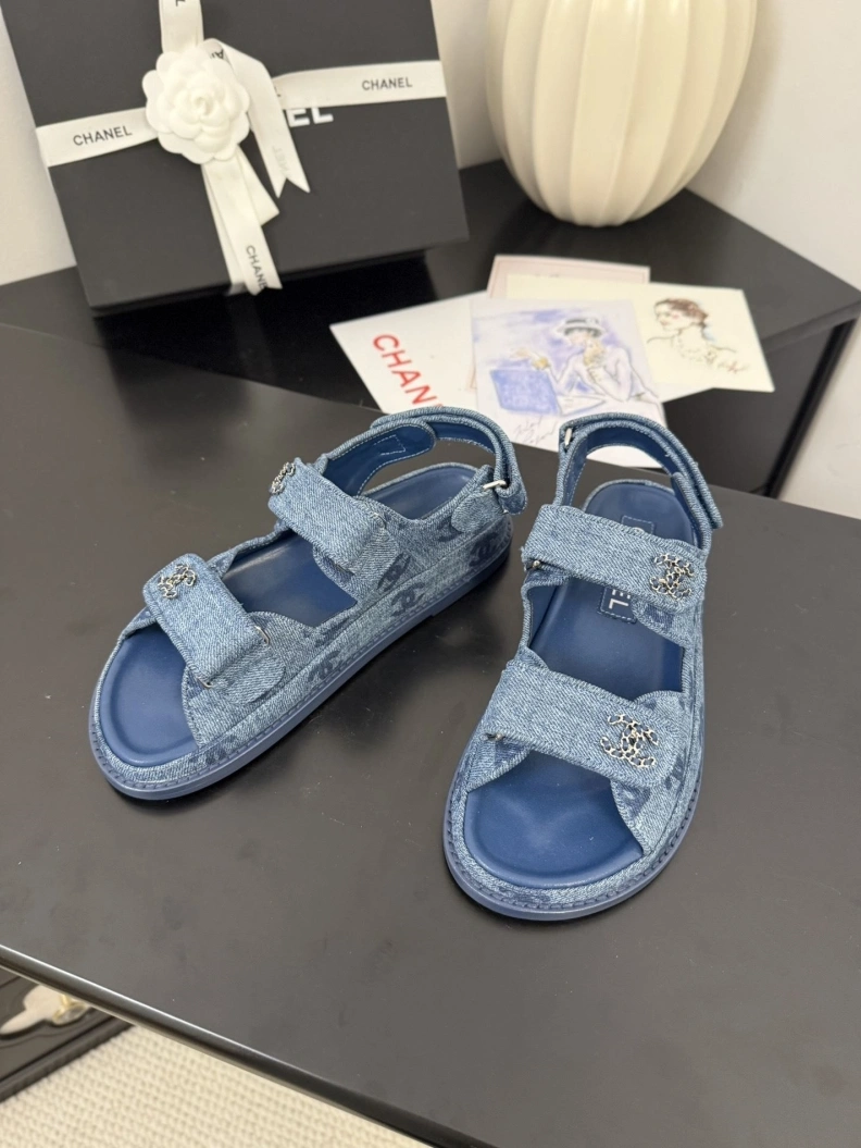 Versatile Chxnxl Sandals 117410