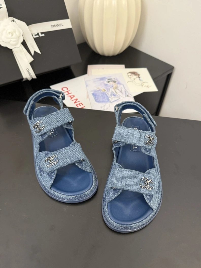 Versatile Chxnxl Sandals 117410