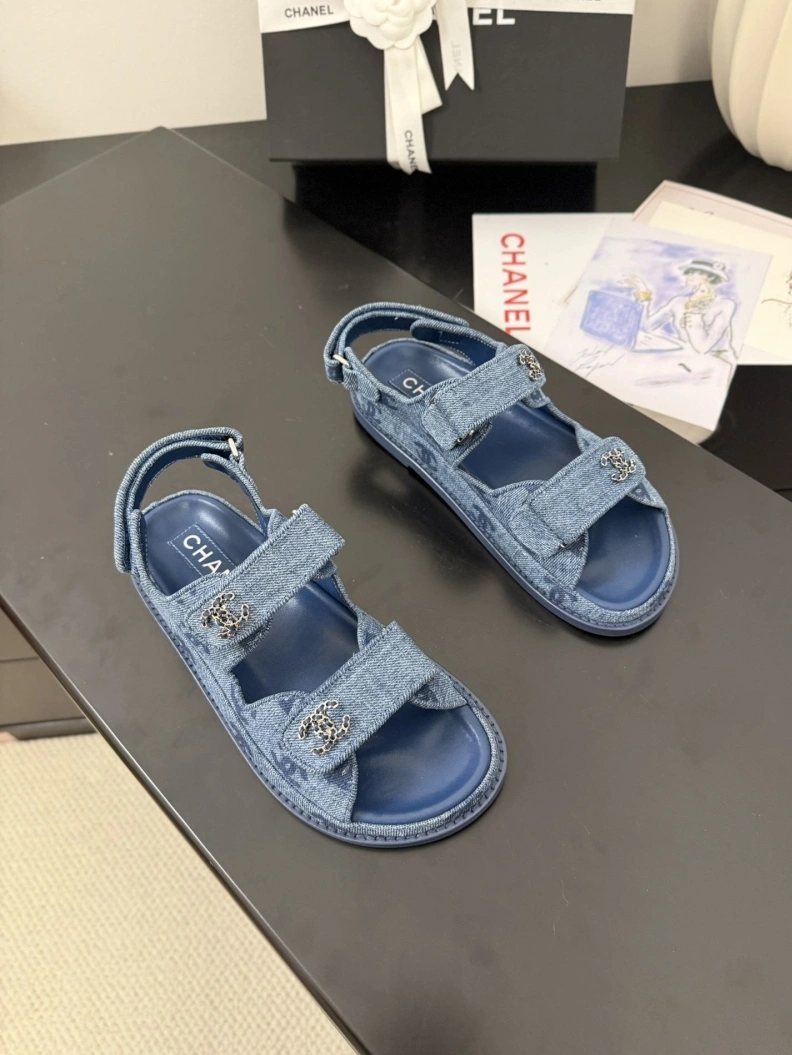 Versatile Chxnxl Sandals 117410