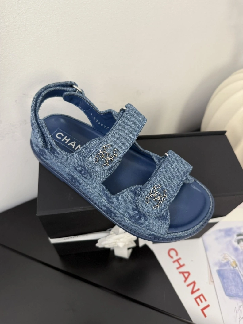 Versatile Chxnxl Sandals 117410