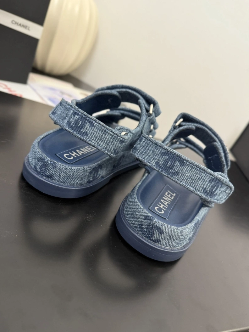 Versatile Chxnxl Sandals 117410