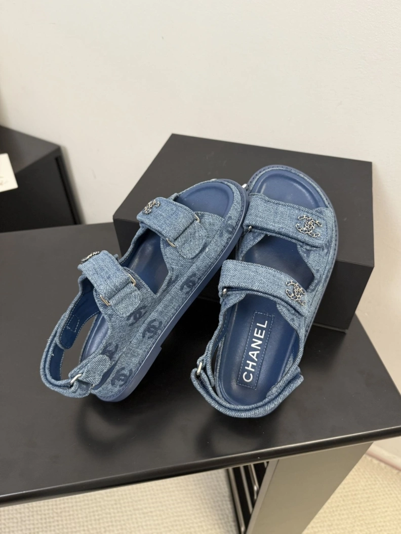 Versatile Chxnxl Sandals 117410