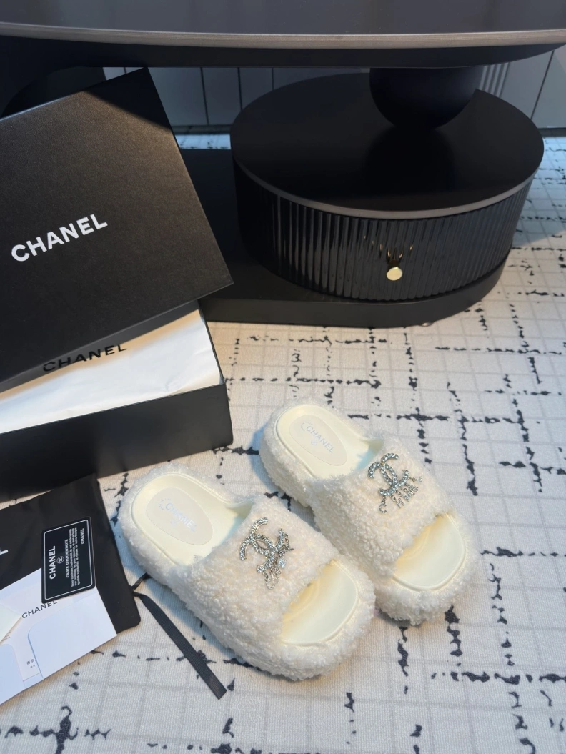 Compact Chxnxl Slippers 117074