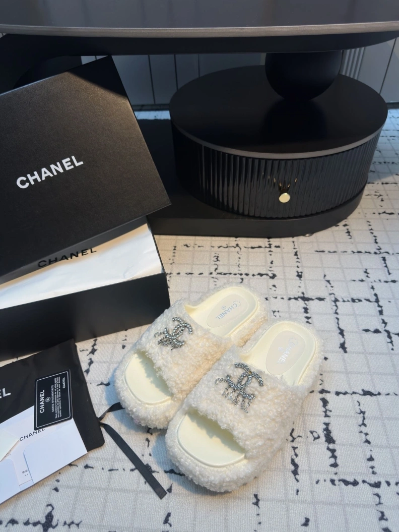 Compact Chxnxl Slippers 117074