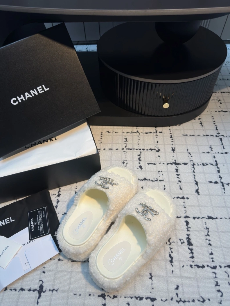 Compact Chxnxl Slippers 117074