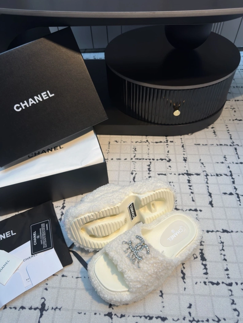 Compact Chxnxl Slippers 117074