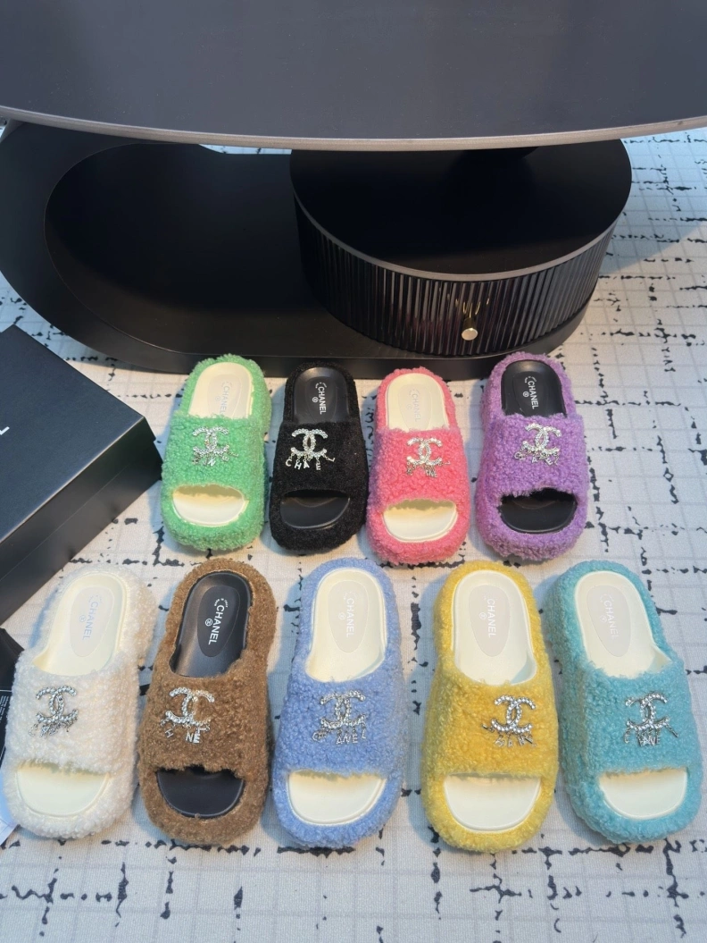 Compact Chxnxl Slippers 117074