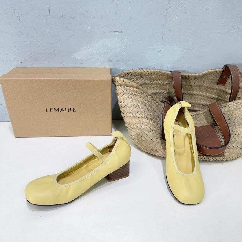 Othxr flat shoes Resilient 208790