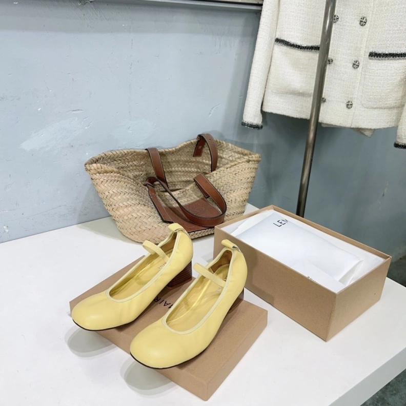 Othxr flat shoes Resilient 208790