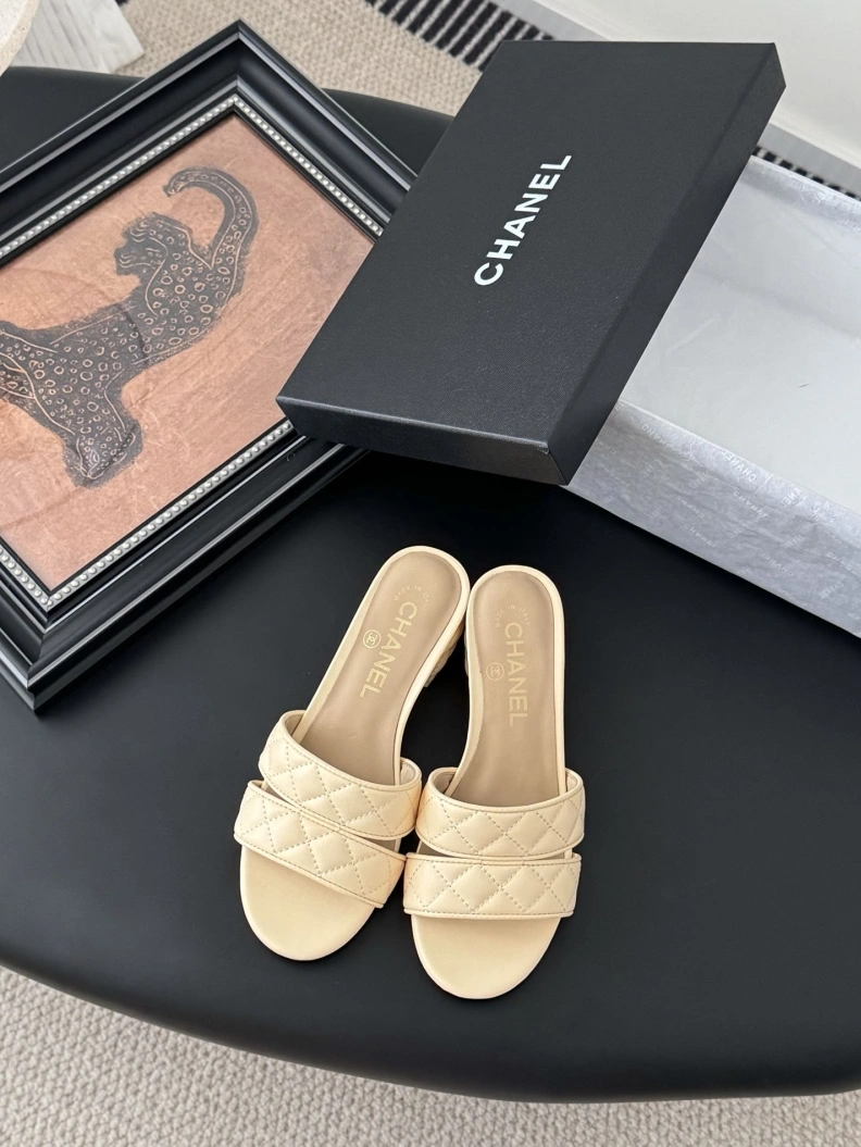 Versatile Chxnxl Sandals 117382