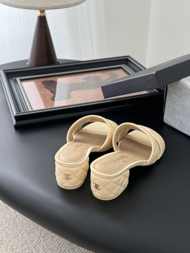 Versatile Chxnxl Sandals 117382