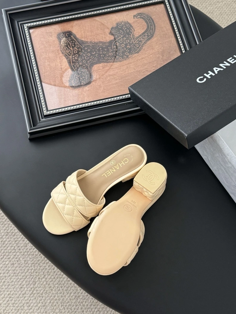 Versatile Chxnxl Sandals 117382