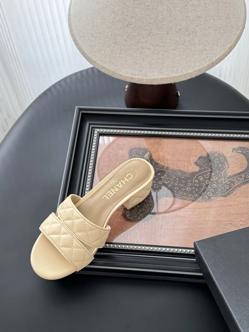 Versatile Chxnxl Sandals 117382
