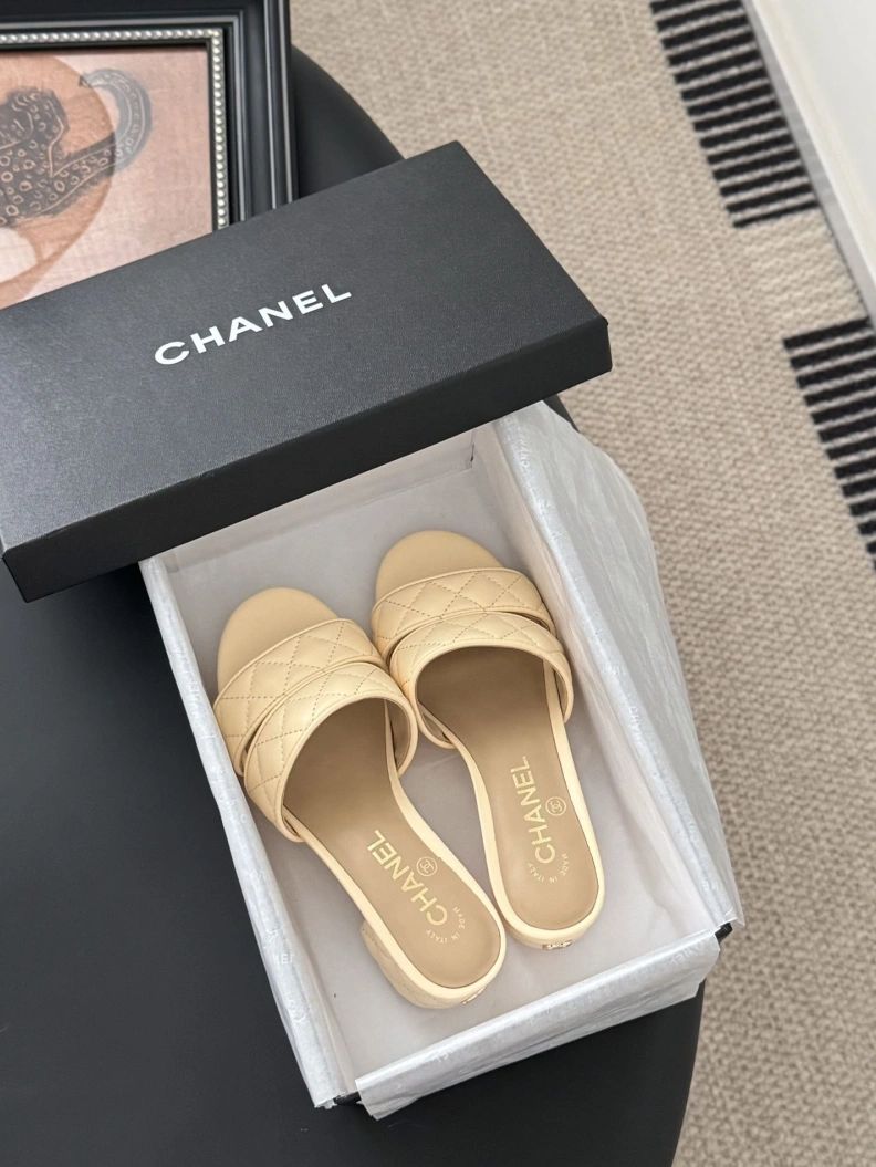 Versatile Chxnxl Sandals 117382