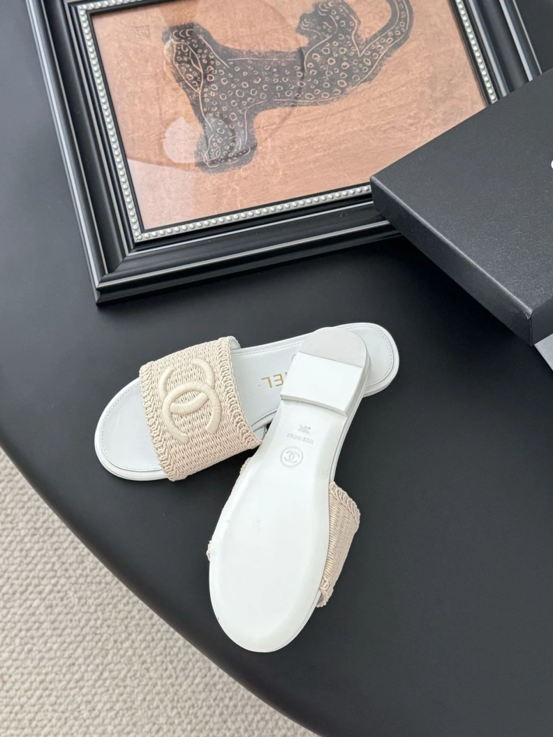 Sophisticated Chxnxl Slippers 117070