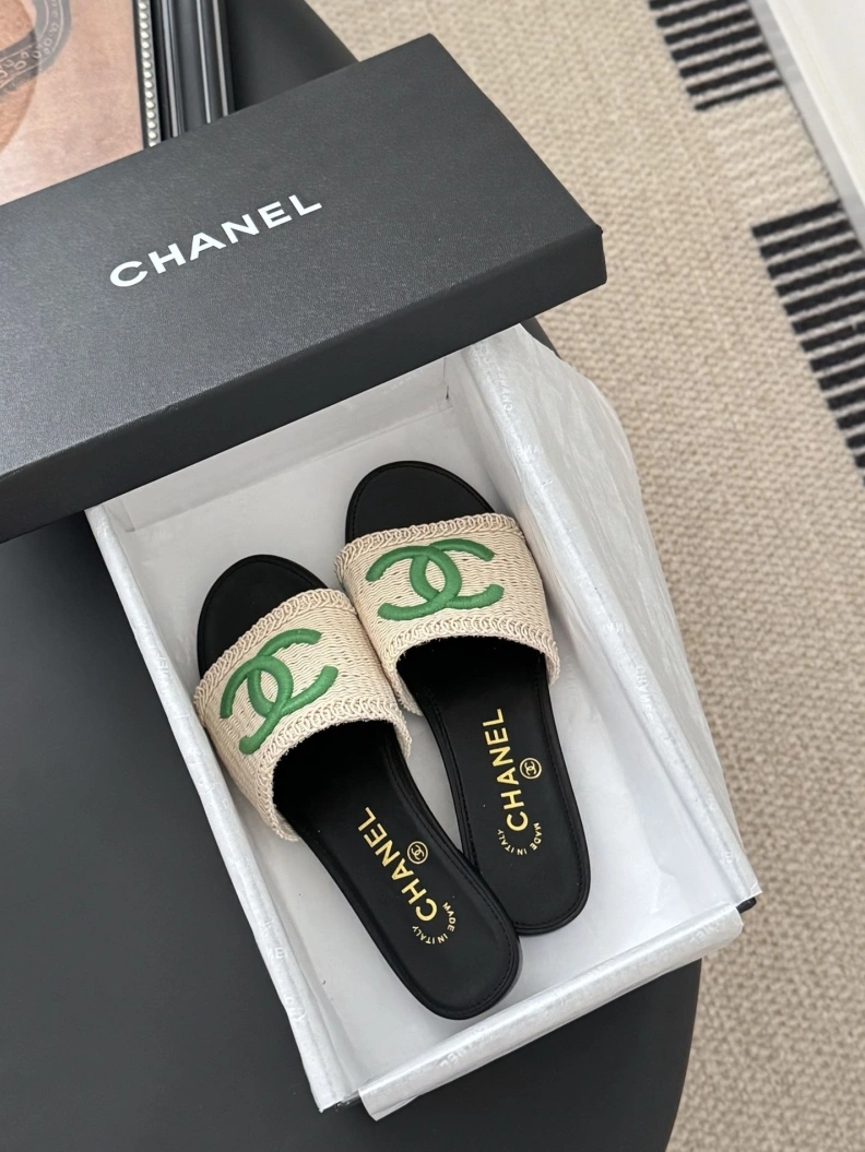 Durable Chxnxl Slippers 117058