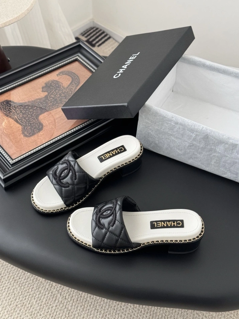Classic Chxnxl Sandals 117369