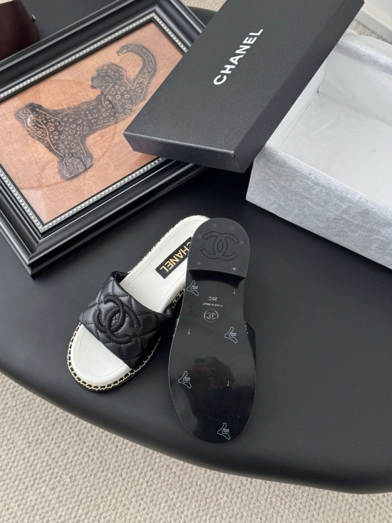 Classic Chxnxl Sandals 117369