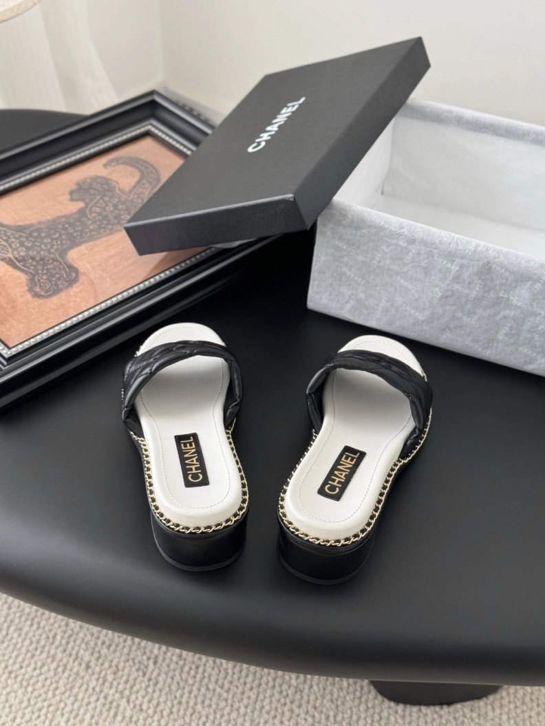 Classic Chxnxl Sandals 117369