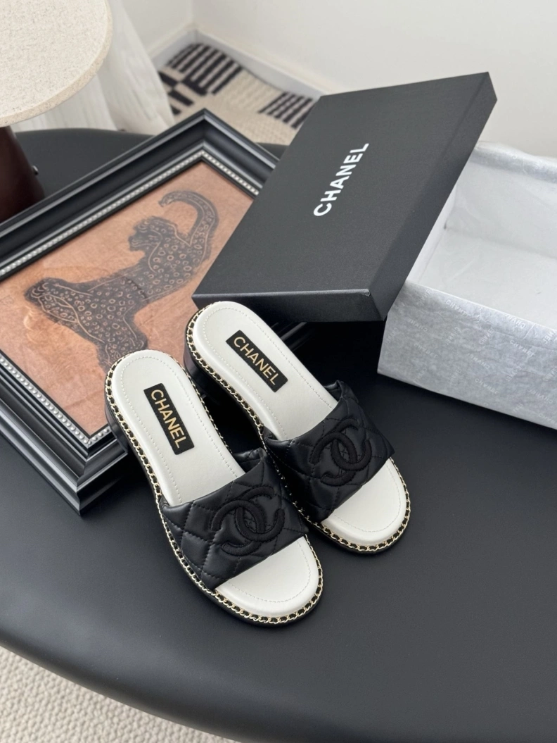 Classic Chxnxl Sandals 117369