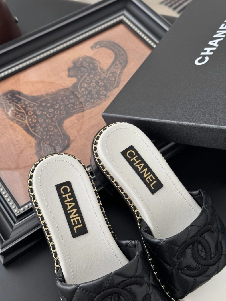 Classic Chxnxl Sandals 117369