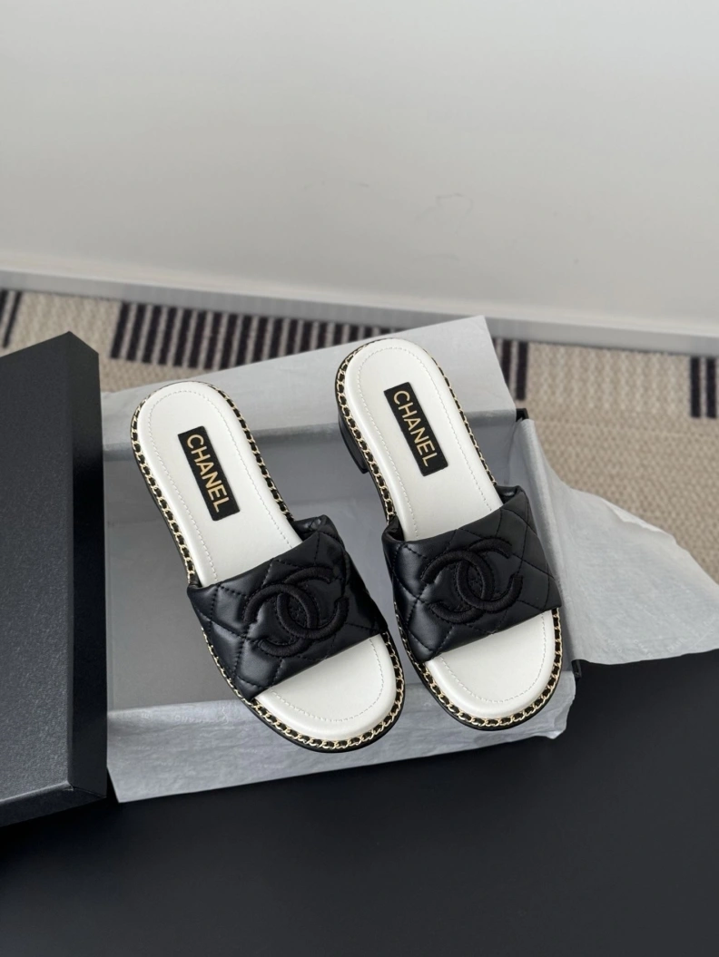 Classic Chxnxl Sandals 117369