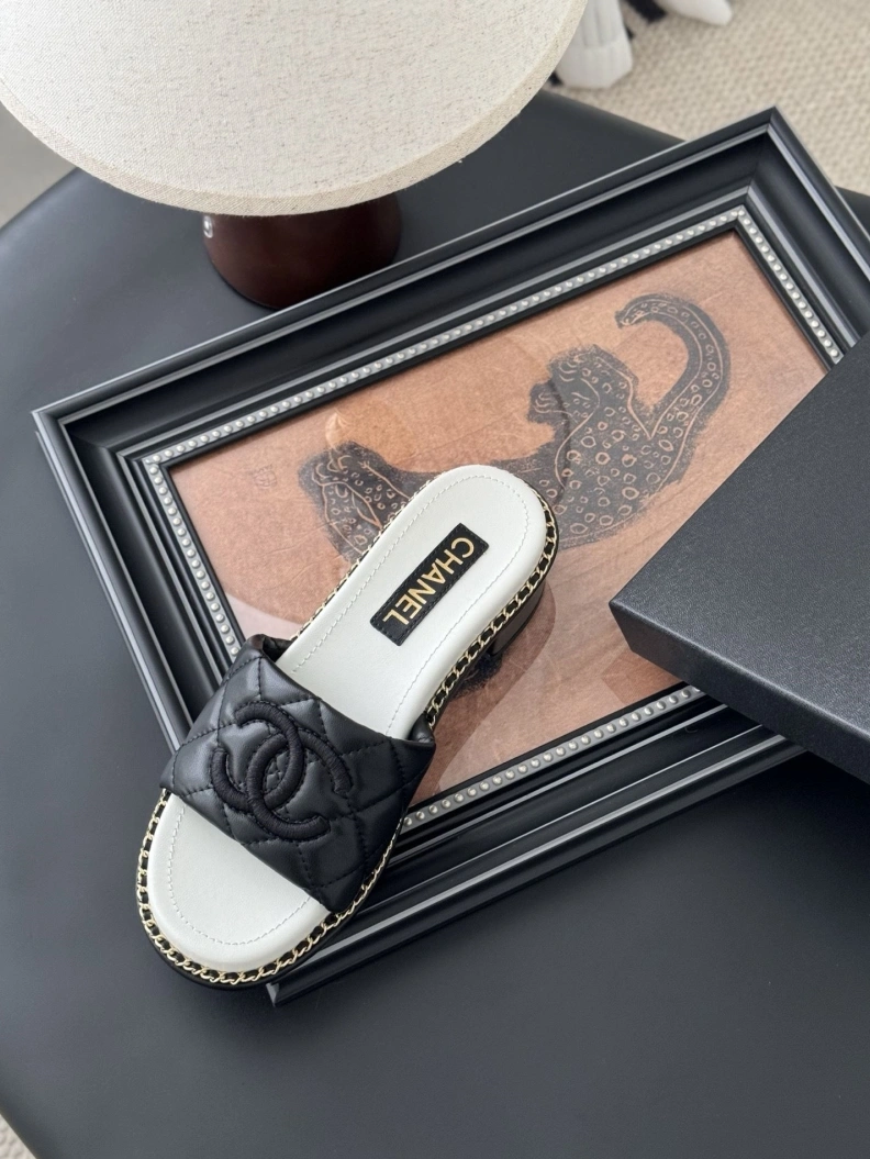 Classic Chxnxl Sandals 117369