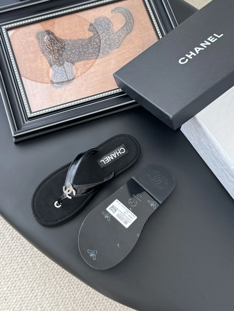 Cozy Chxnxl Sandals 117335