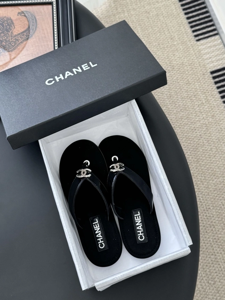 Cozy Chxnxl Sandals 117335