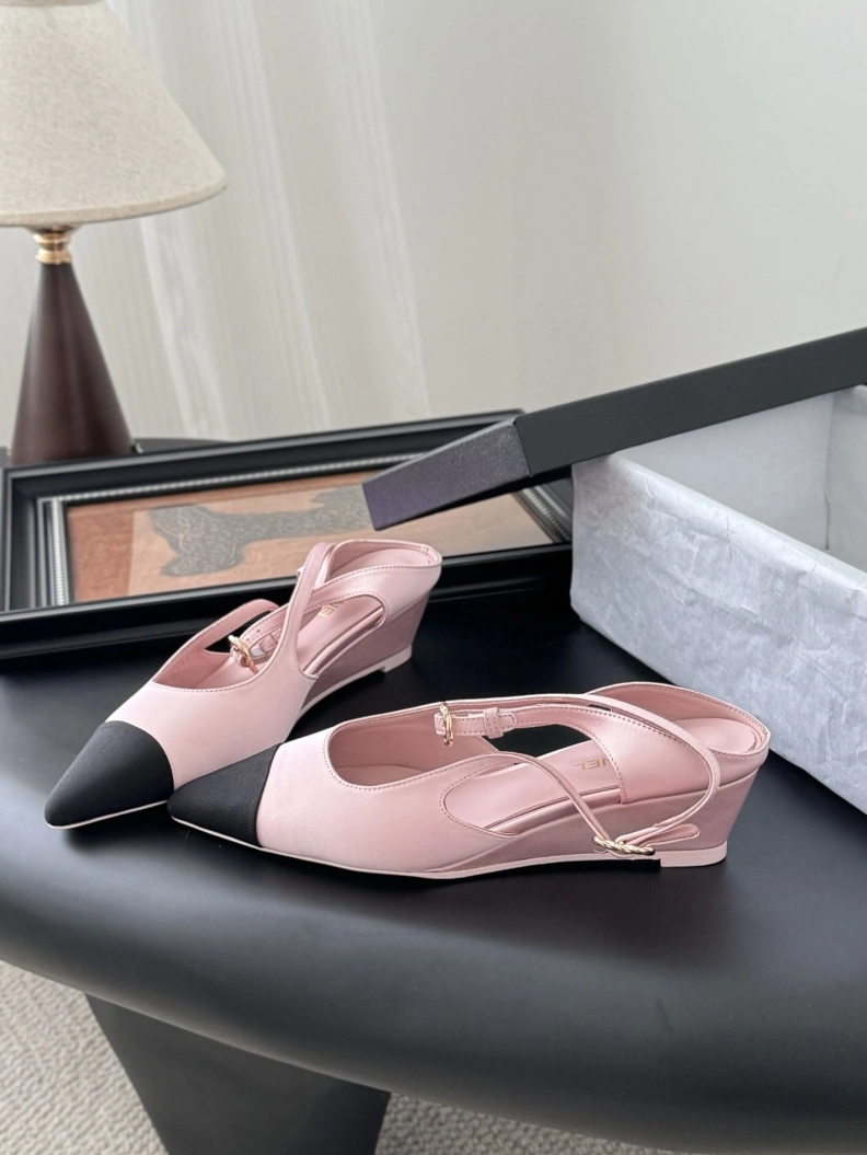 EyeCatching Chxnxl Sandals 117330