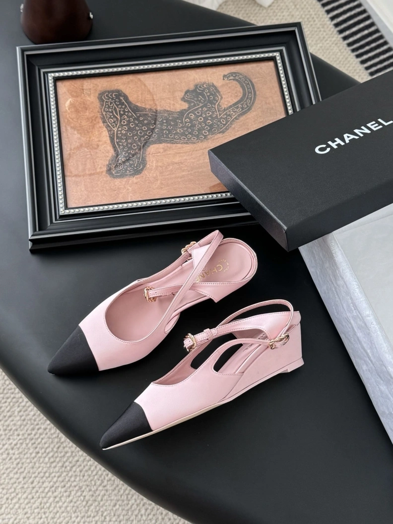 EyeCatching Chxnxl Sandals 117330