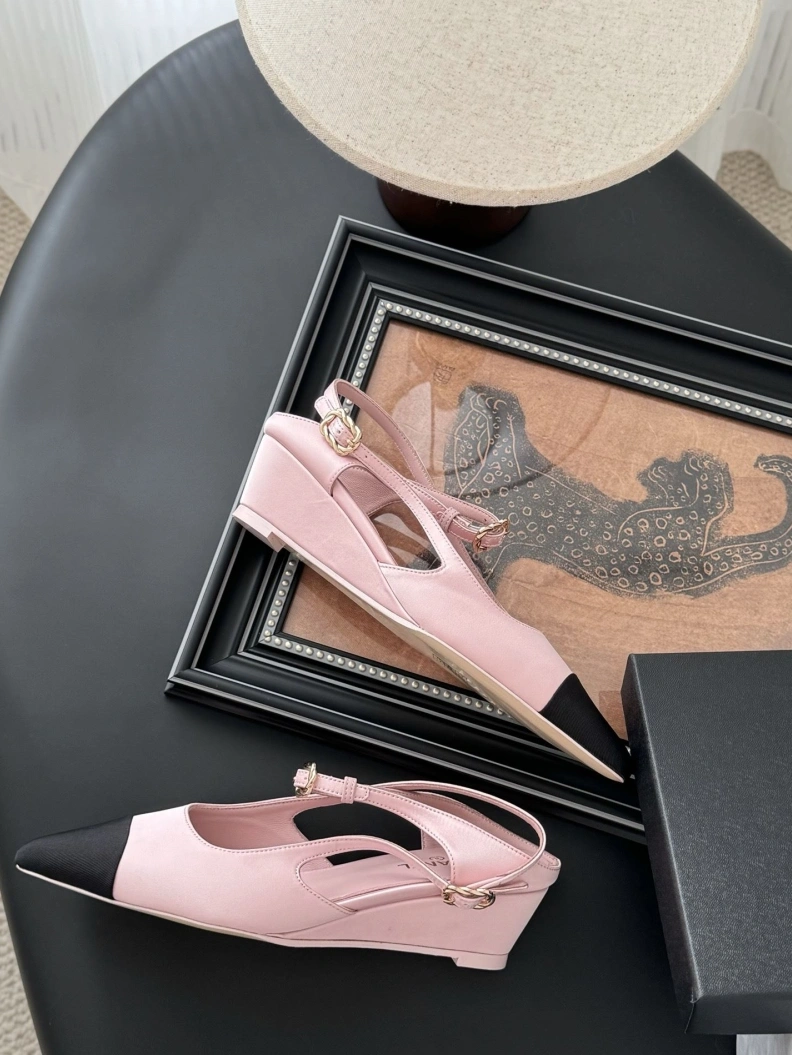 EyeCatching Chxnxl Sandals 117330
