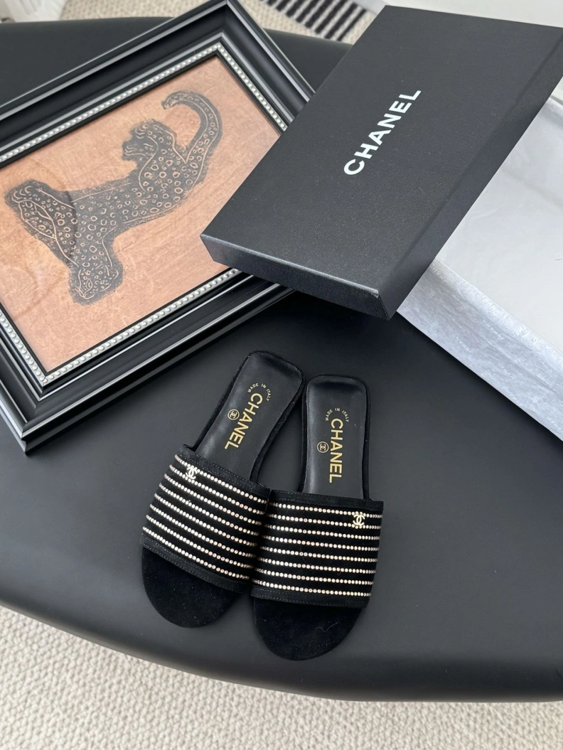 Comfortable Chxnxl Slippers 117046