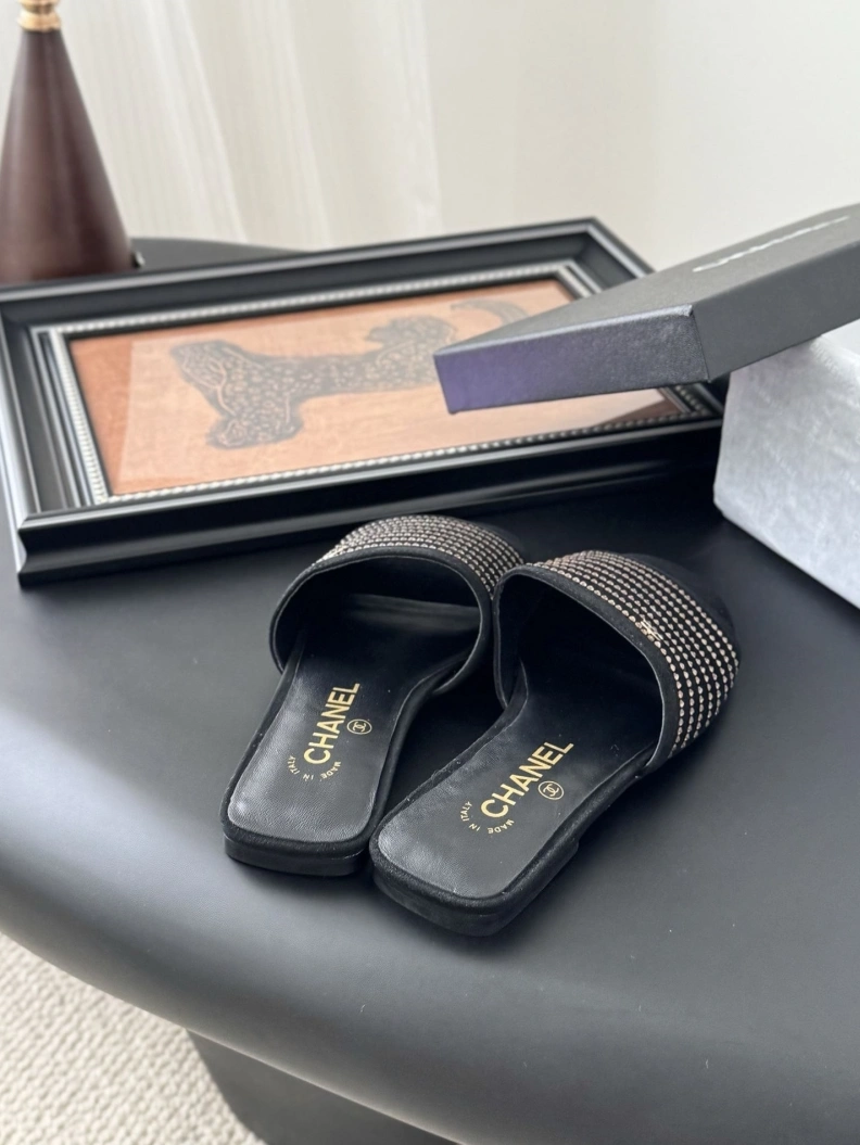 Comfortable Chxnxl Slippers 117046
