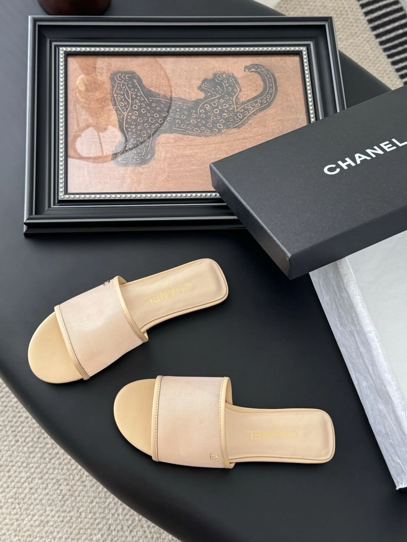 DailyWear Chxnxl Slippers 117057