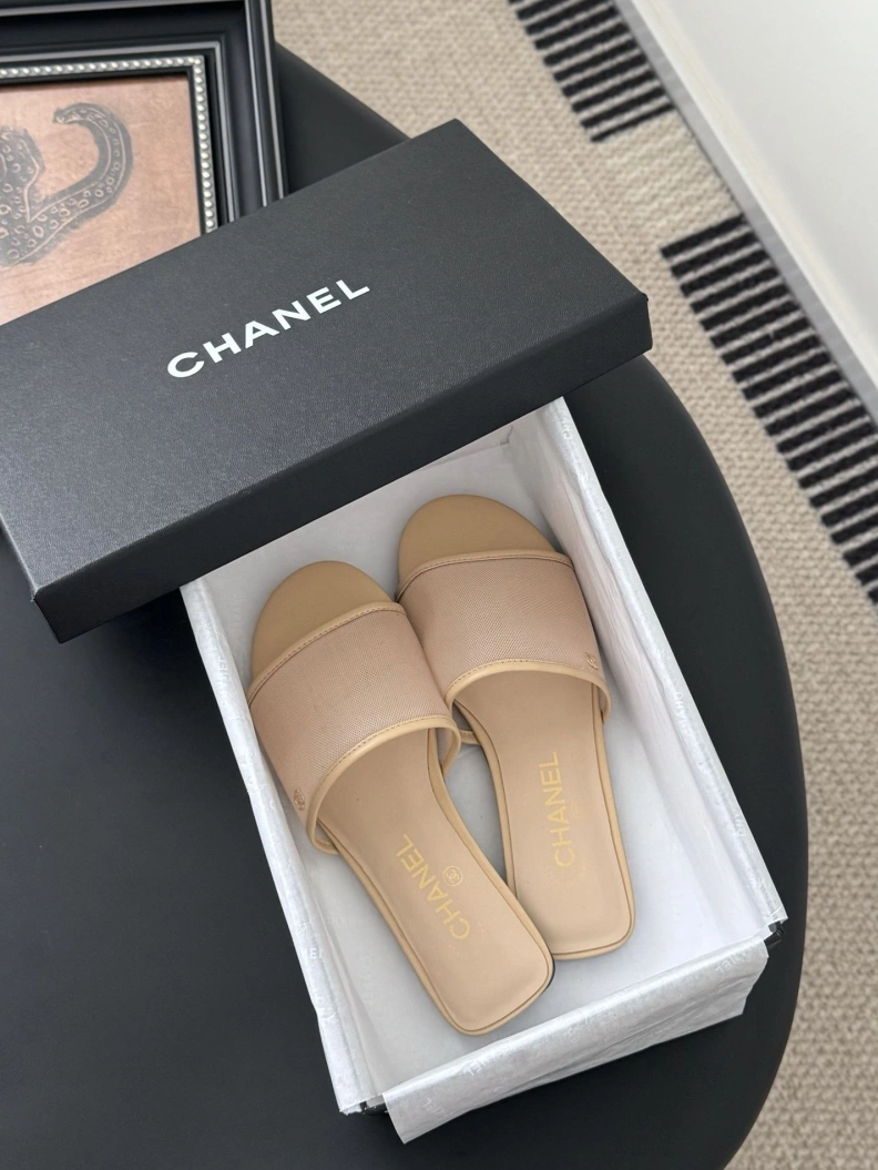 DailyWear Chxnxl Slippers 117057