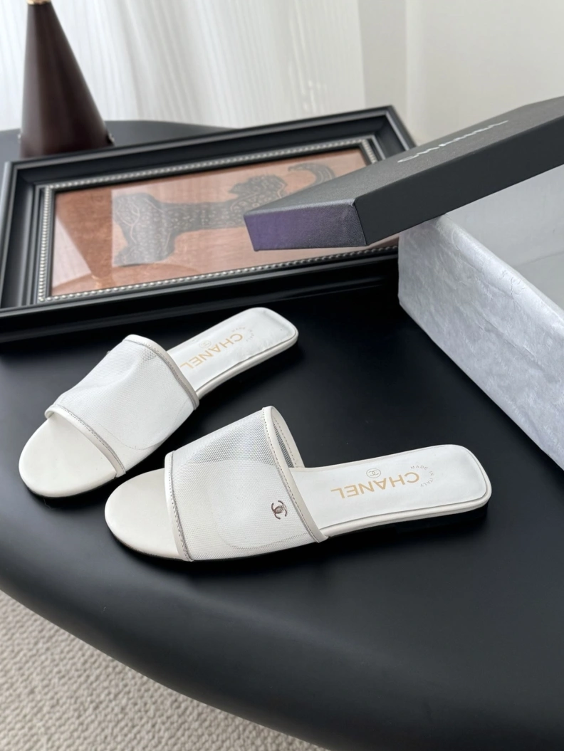 Affordable Chxnxl Slippers 117062